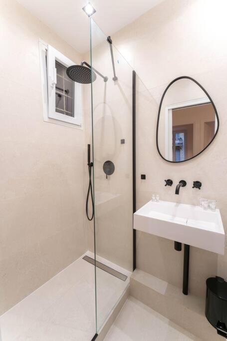 Appartement Elegant 4 Pieces Au Centre De Nice